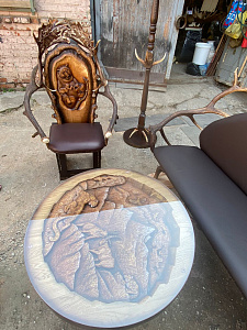 Превью Стол на ножке из рога оленя