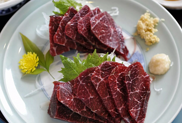 Фото Стейк из китового мяса