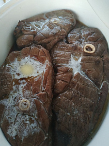 Превью Стейк из окорока северного оленя на кости 400-800 гр