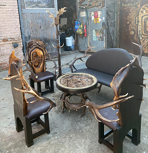 Превью Стол на ножке из рога оленя